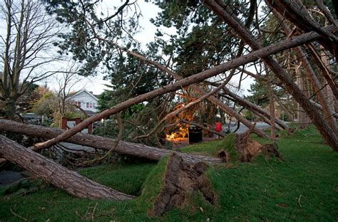 Shocking pictures show wrath of Storm Arwen as UK battered by high winds, heavy rain and snow ...