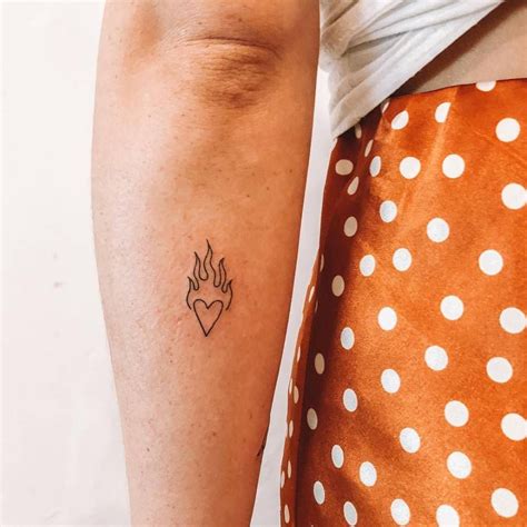 Tatuajes de línea fina | Tattoofilter | Fire tattoo, Uv tattoo, Tattoos