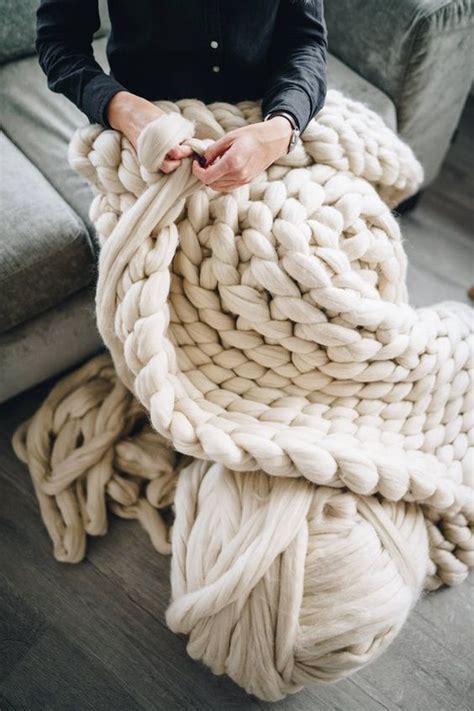 DIY Knit Blanket: Make Your Own in 45 Minutes | Girlfriend is Better | Knitted blankets, Chunky ...