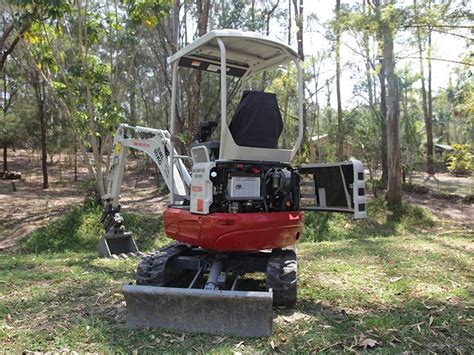 Takeuchi TB215R mini excavator video review | Test & Specs