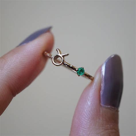 14K Taurus Horoscope Birthstone Ring (Emerald + Diamond)