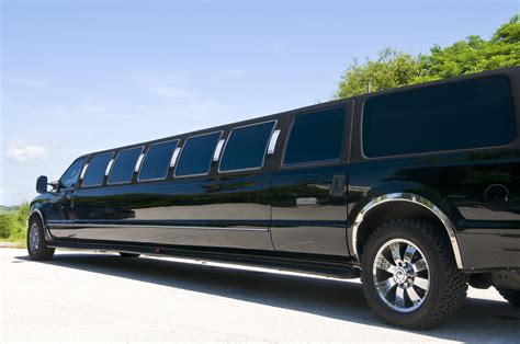 How Much Does It Cost to Rent a Limousine? - FindABusinessThat.com