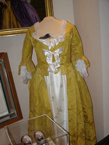 Martha Washington's Wedding Dress | Bohemian style gown, 18th century ...