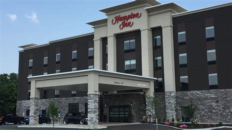 Hampton Inn opens along Route 422 in Lebanon