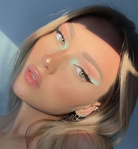 𝑝𝑖𝑛𝑡𝑒𝑟𝑒𝑠𝑡: 𝑠 𝑢 𝑚 𝑚 𝑒 𝑡 | Green makeup, Pretty makeup, Aesthetic makeup