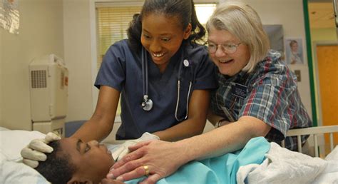 The Benefits of Pursuing a Career as a Nurse Practitioner