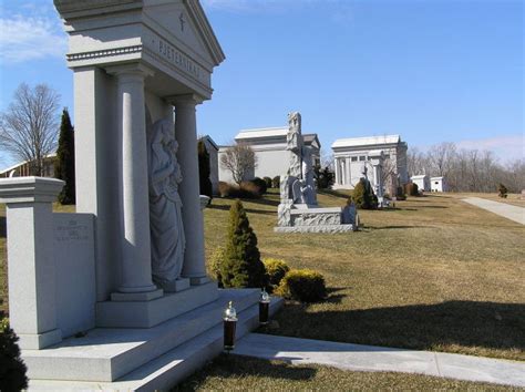 Gate of Heaven Cemetery (Hawthorne, New York)