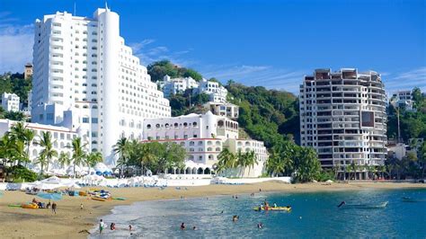 Playa La Audiencia in Manzanillo, Colima | Expedia | Colima, Playas hermosas, Playas mexico