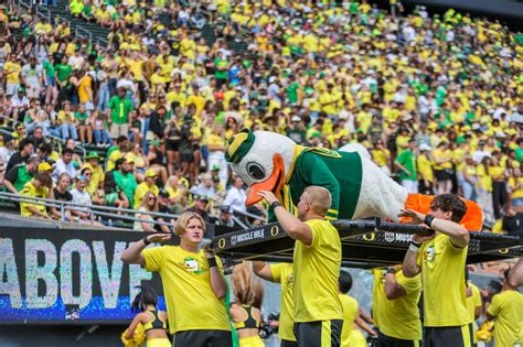 The Duck mascot did how many pushups against Portland State ...