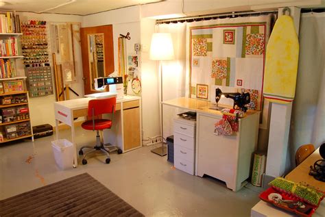 Miss Sews-it-all: Sewing Room: Rearranged