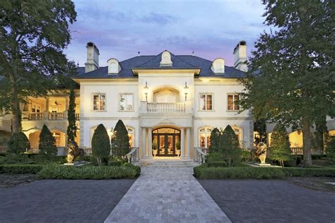 How Jeff Bezos' renovated mansion stacks up against Houston-area's ...