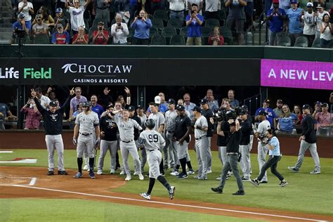 Yankees Slugger Aaron Judge hits Record Breaking 62nd Home Run | 77 WABC