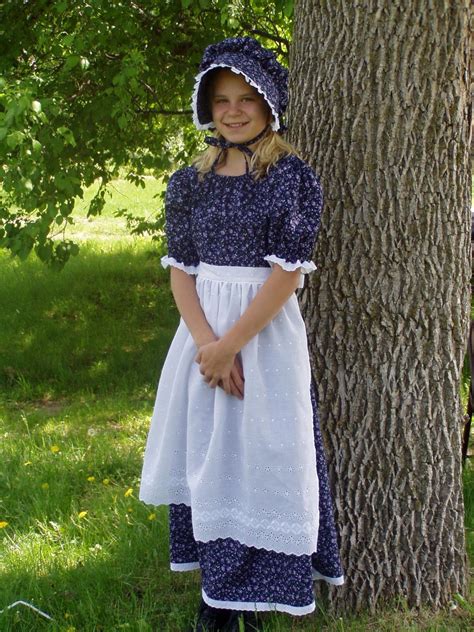 Pin by Lindsey Hunt on pioneers | Colonial dress, Pioneer dress ...