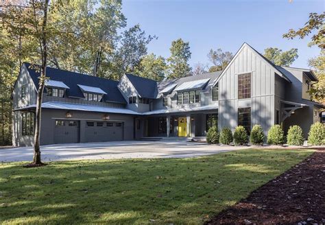 30 Modern Farmhouse Exterior Ideas: Clean, Cozy, Clutter-Free - Foter