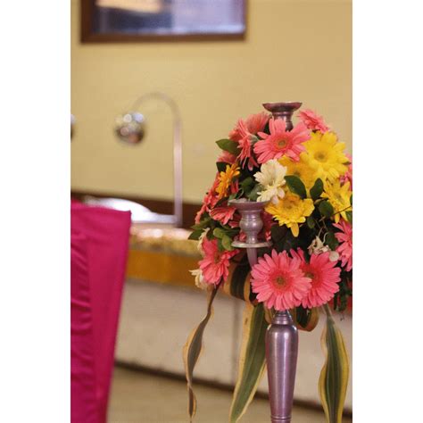 flower wase | Flower vases, Flowers, Table decorations