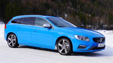 Volvo V60 R-Design mit Volvo Allrad im Schnee | Autogefühl