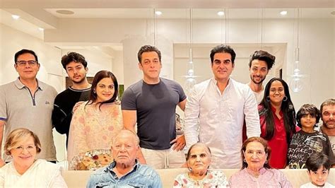 Eid 2023: Salman Khan Poses With Salim Khan, Aayush Sharma And Others ...