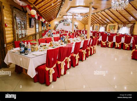 Empty banquet party hall hi-res stock photography and images - Alamy