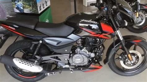 2021 Bajaj Pulsar 180 makes a comeback, spotted at company dealership ...