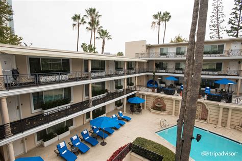 Beverly Hills Plaza Hotel Pool: Pictures & Reviews - Tripadvisor