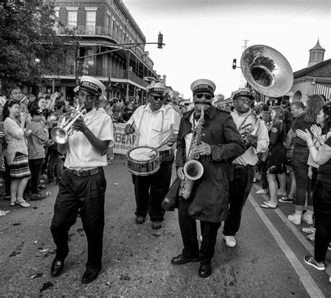 Jazz Musicians Performing on the French Quarter, New Orleans at Mardis Gras, LA Editorial ...