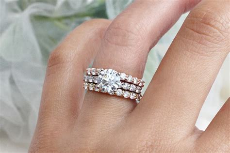 Unique wedding bands for your engagement ring