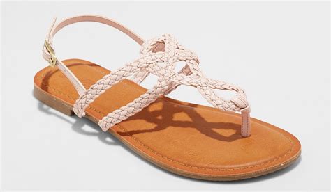 28 Cute Pairs Of Sandals For Wide Feet