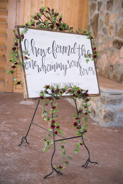 11 Romantic Wedding Signs We Love - WeddingWire