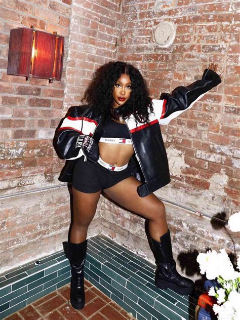 30 SZA Outfits That Highlight Her Style Journey