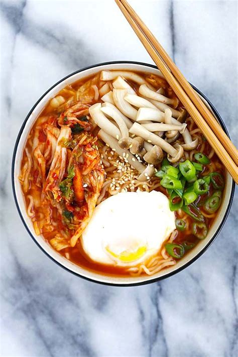 Kimchi Ramen - spicy Korean ramen with kimchi, mushroom and poached egg | Healthy recipes ...