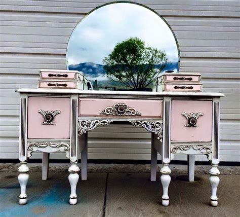 Sweet& pink | Pink furniture, Chic furniture, Decor