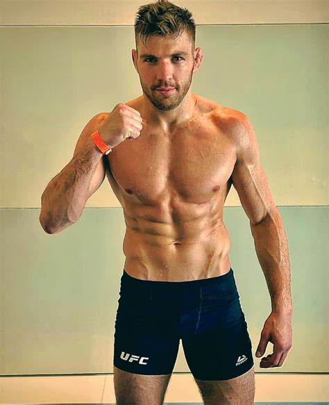 Dricus Du Plessis bio: age, partner, UFC, fights, record, salary, net ...