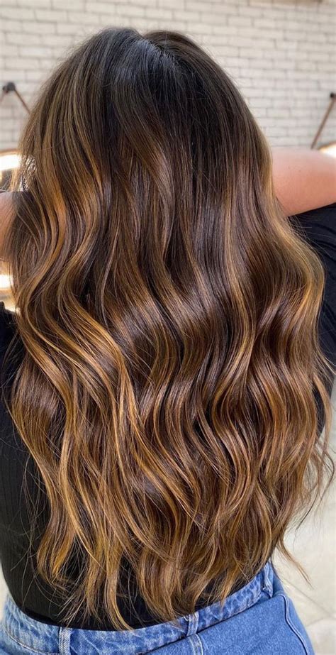 27 Caramel Hair Color Ideas : Brown Waves with Caramel Highlights