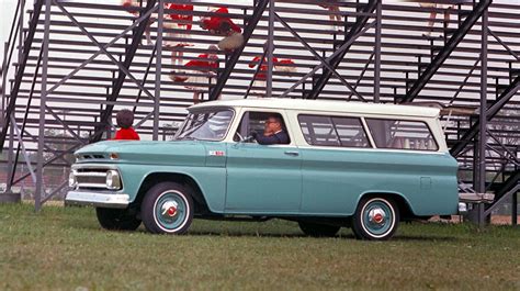 1960 Chevrolet Suburban - Information and photos - MOMENTcar