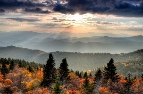 Explore The BeautifulFall Colors Of The Blue Ridge Mountains