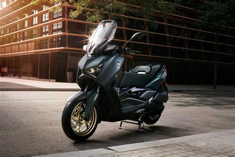 Yamaha Meluncurkan Produk Baru XMAX Connected di IMOS 2022