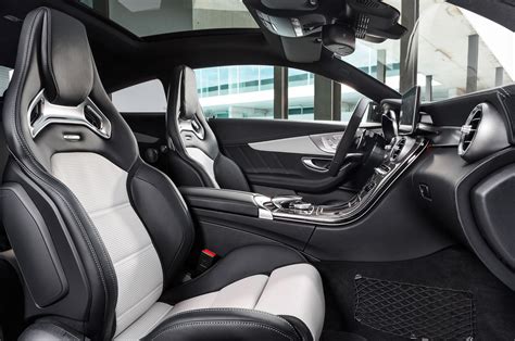 2017-Mercedes-AMG-C63-S-Coupe-interior-side - Motor Trend en Español