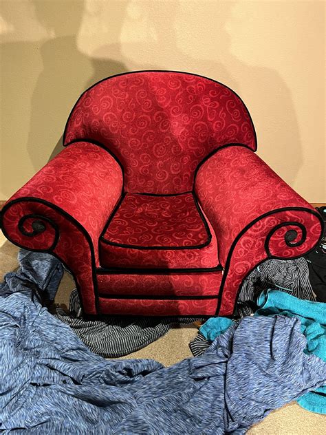 Found this 1999 'vintage' Thinking Chair from Blues Clues ...