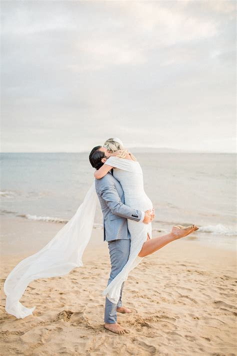 A laid-back Hawaiian beach wedding (planned in two months!)