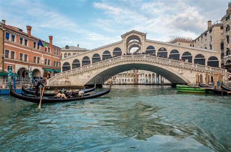 Rialto Bridge Over the Grand Canal in Venice, Italy Editorial Stock ...