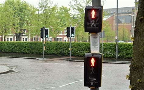 New PUFFIN crossing, Belfast (May 2016) © Albert Bridge cc-by-sa/2.0 :: Geograph Britain and Ireland