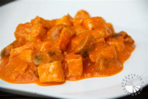 Indian Tomato Curry (gluten-free, contains dairy) - Vegetarian Gastronomy