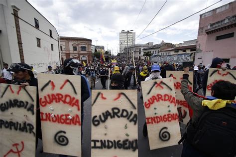 Photos: Scenes of political crisis in Ecuador