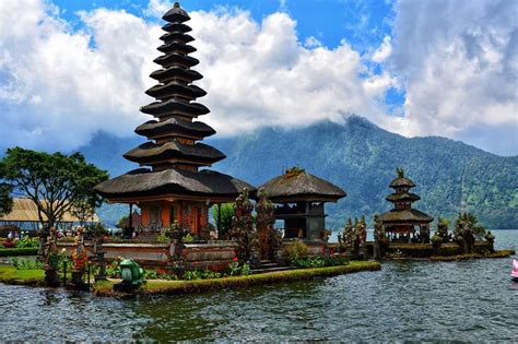 A tour of Magnificent Temples in Indonesia – leaptraveller.com