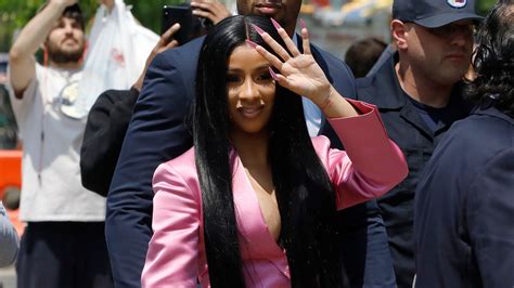 Rapper Cardi B facing 2 felonies in Queens strip club melee - ABC7 Chicago