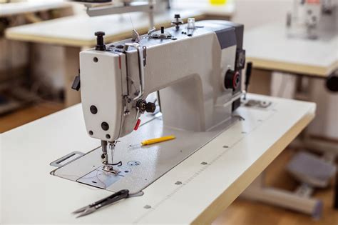 Best Industrial Sewing Machine of 2024 Reviewed and Compared