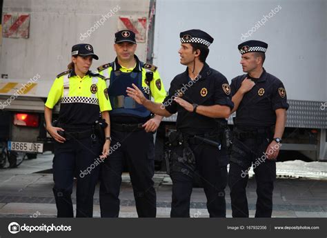 Catalan and Spanish police together in Barcelona – Stock Editorial ...