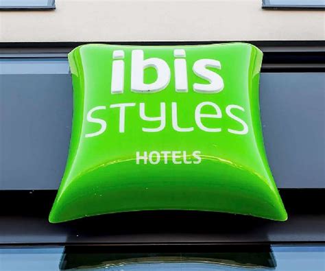 How can i create Ibis hotel logo extrude - SketchUp - SketchUp Community