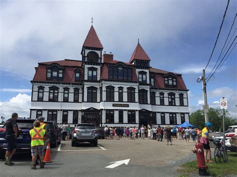 Lunenburg Library opens to public after move to former school | CBC News