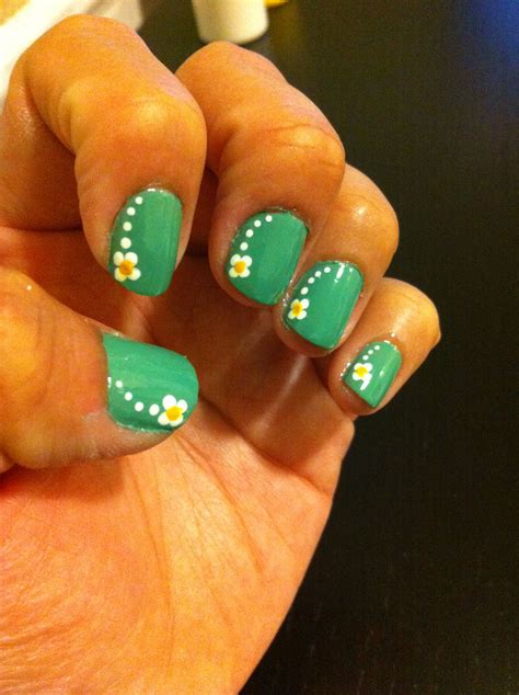 Easy beginner daisy flowers nail art | Simple nail designs, Simple nails, Nail art